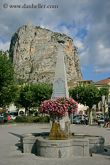 monument-n-mtn-2.jpg