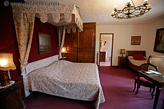 hotel-rooms-3.jpg