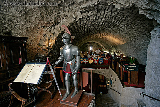 suit-of-armor-n-restaurant-1.jpg