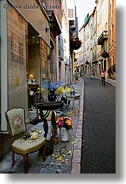 images/Europe/France/Provence/Grasse/chair-on-sidewalk-1.jpg
