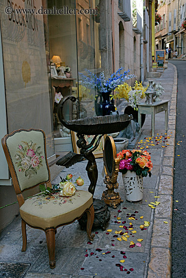 chair-on-sidewalk-2.jpg
