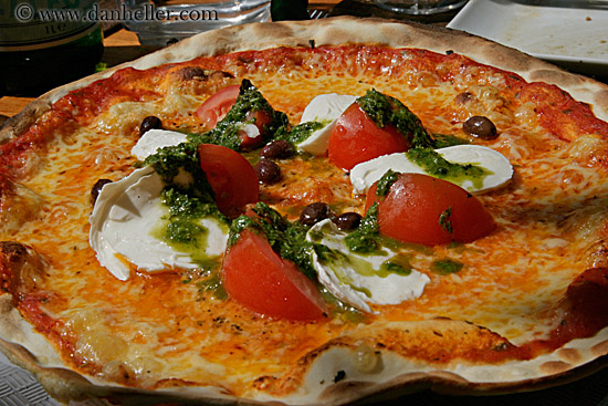pizza-closeup-1.jpg