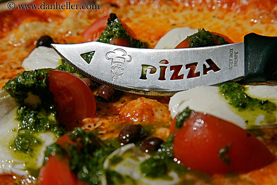 pizza-n-knife-closeup-1.jpg