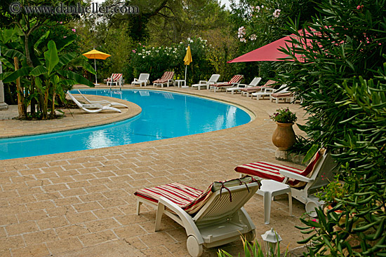 pool-n-recliner-chairs-13.jpg