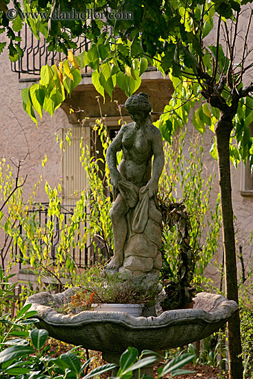 venus-statue-fountain.jpg