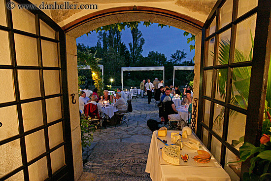 door-to-outdoor-dining.jpg