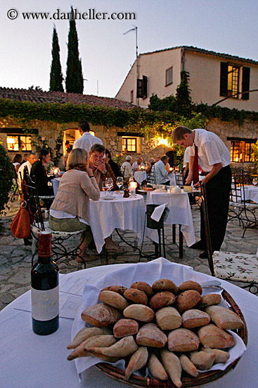outdoor-dining-n-bread.jpg