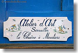 images/Europe/France/Provence/Moustiers-StMarie/Art/art-store-sign.jpg