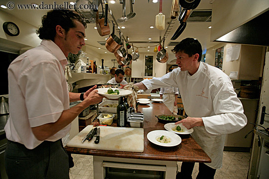 cooks-busy-in-kitchen-01.jpg