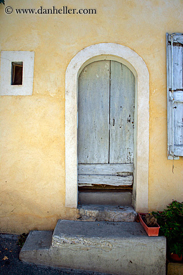 arch-door-n-step.jpg