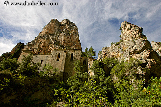 monestary-in-cliff-3.jpg