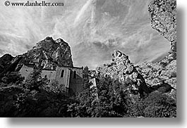 images/Europe/France/Provence/Moustiers-StMarie/NotreDameDeBeauvoir/monestary-in-cliff-4-bw.jpg
