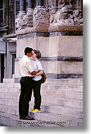 images/Europe/France/Provence/People/couple-kissing.jpg