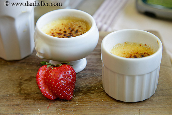 creme_brulet-n-strawberries-2.jpg