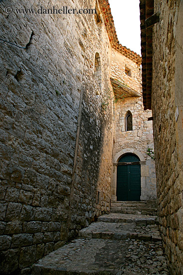 narrow-alley-to-green-door.jpg