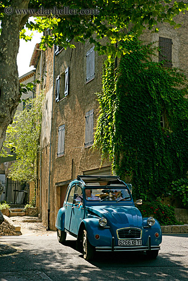 old-blue-car-n-ivy-covered-bldg-1.jpg