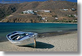 images/Europe/Greece/Amorgos/Boats/blue-n-white-boat-on-beach-1.jpg
