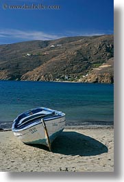 images/Europe/Greece/Amorgos/Boats/blue-n-white-boat-on-beach-2.jpg