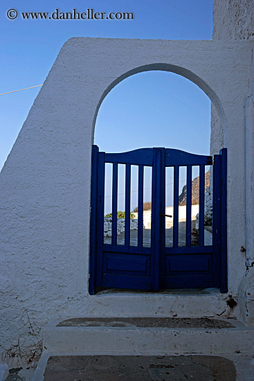 blue-gate-n-archway-1.jpg