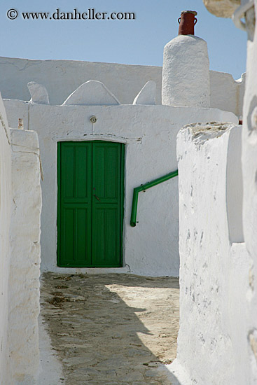 green-door-red-chimney-pot.jpg