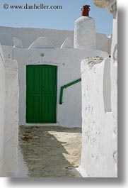 images/Europe/Greece/Amorgos/DoorsWins/green-door-red-chimney-pot.jpg