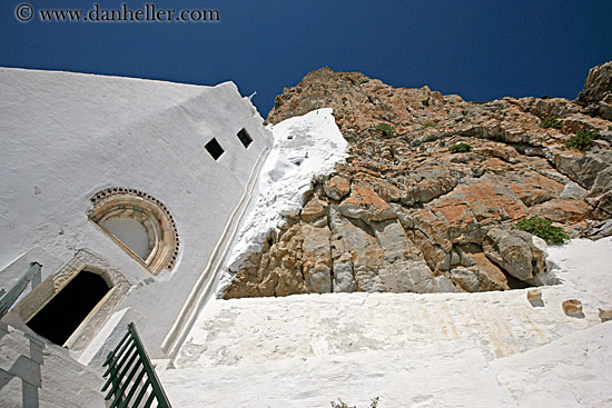 monastery-n-steps-to-door-1.jpg