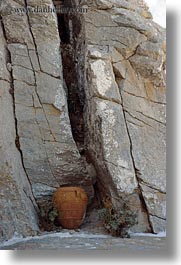 images/Europe/Greece/Amorgos/Misc/terracotta-pot-in-rocks.jpg