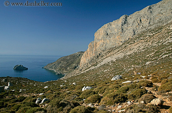 rocky-cliffs-n-ocean-2.jpg