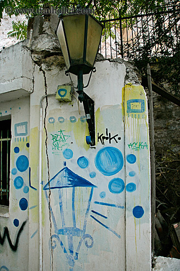 lamp_post-n-graffiti.jpg
