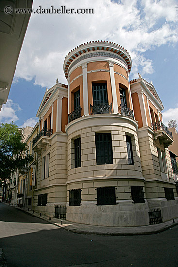 round-corner-bldg.jpg