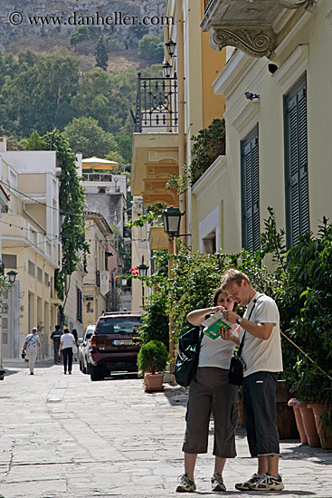 tourists-looking-at-map.jpg