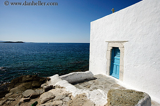 blue-door-white_wash-wall-n-ocean.jpg