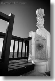 images/Europe/Greece/Mykonos/Misc/statue-on-balcony-bw.jpg