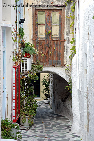 old-door-over-archway-tunnel.jpg