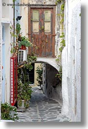 images/Europe/Greece/Naxos/DoorsWins/old-door-over-archway-tunnel.jpg