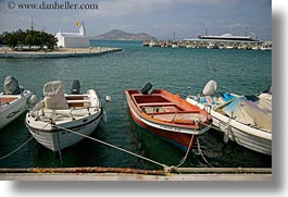 images/Europe/Greece/Naxos/Harbor/boats-tied-to-pier.jpg