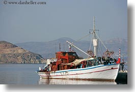 images/Europe/Greece/Naxos/Harbor/white-boat-w-red-trim.jpg