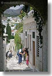 images/Europe/Greece/Naxos/People/man-showing-kids-digital-camera.jpg