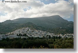images/Europe/Greece/Naxos/Scenics/town-in-mtns-2.jpg