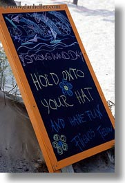 images/Europe/Greece/Naxos/Signs/hold-hat-strong-wind-sign.jpg
