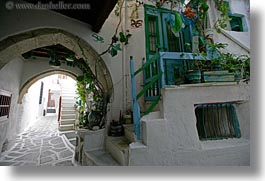 images/Europe/Greece/Naxos/Town/narrow-arched-alleys.jpg