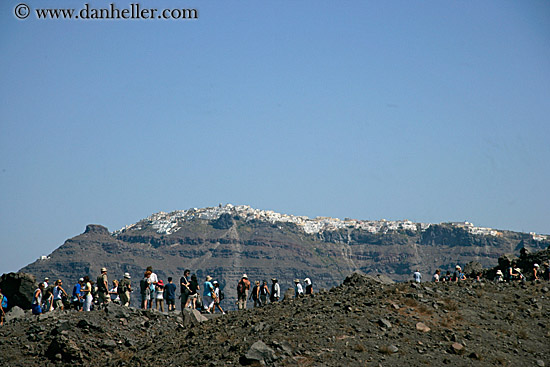 hikers-on-caldron-3.jpg