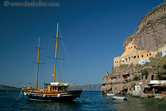 boat-n-ruins-in-cliffs-4.jpg