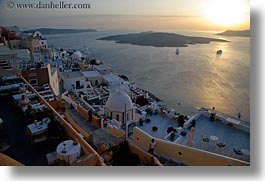 images/Europe/Greece/Santorini/Scenics/town-perched-over-sunset-n-ocean.jpg