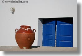 images/Europe/Greece/Tinos/Misc/terracotta-pot-n-blue-door.jpg