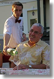 images/Europe/Hungary/BR-Group/OferBenTov/waiter-pouring-wine-1.jpg