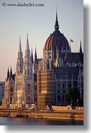images/Europe/Hungary/Budapest/Buildings/Parliament/parliament-n-river-view-13.jpg