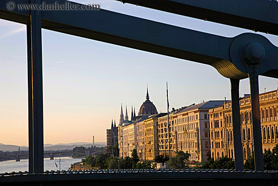 parliament-thru-chain-bridge.jpg