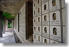 images/Europe/Hungary/Budapest/Buildings/Synagogue/Cemetary/memorial-stones-1.jpg