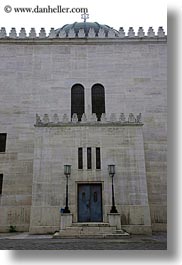 images/Europe/Hungary/Budapest/Buildings/Synagogue/Exterior/temple-wall-n-door.jpg